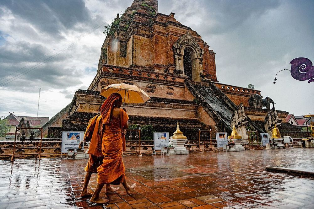 Wat_Chedi_Luang_During_the_rain